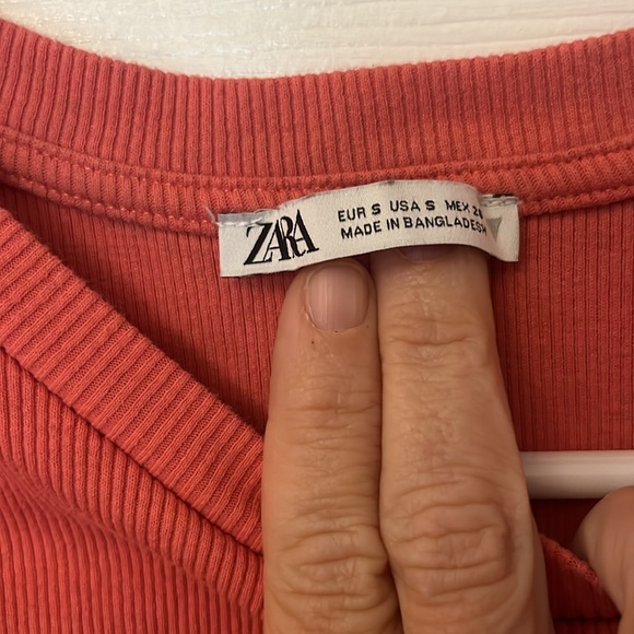 Adorable Zara riddle sleeve crop top - Picture 2 of 2